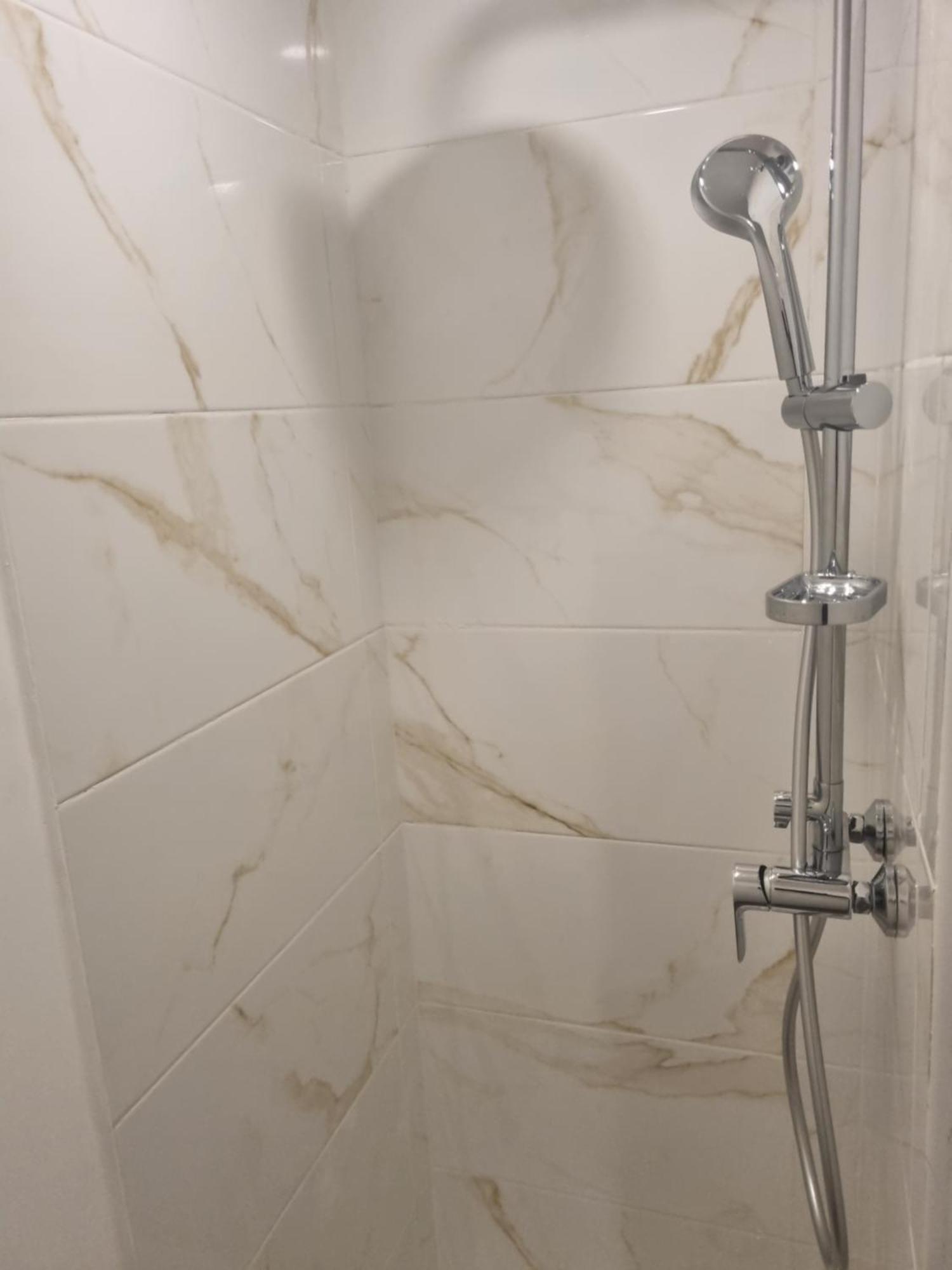 Chambre Privative Renove 2024, Climatisation, Tramway Sur Place , 12 Min Centre, 16 Min Plage, Apercu Lateral Mer, 2 Wc Avec 2 Salle De Bain, Private Room Renovated 2024, Air-Conditioned , Tram On Spot, 2 Toilets And 2 Bathrooms Nice Exteriör bild