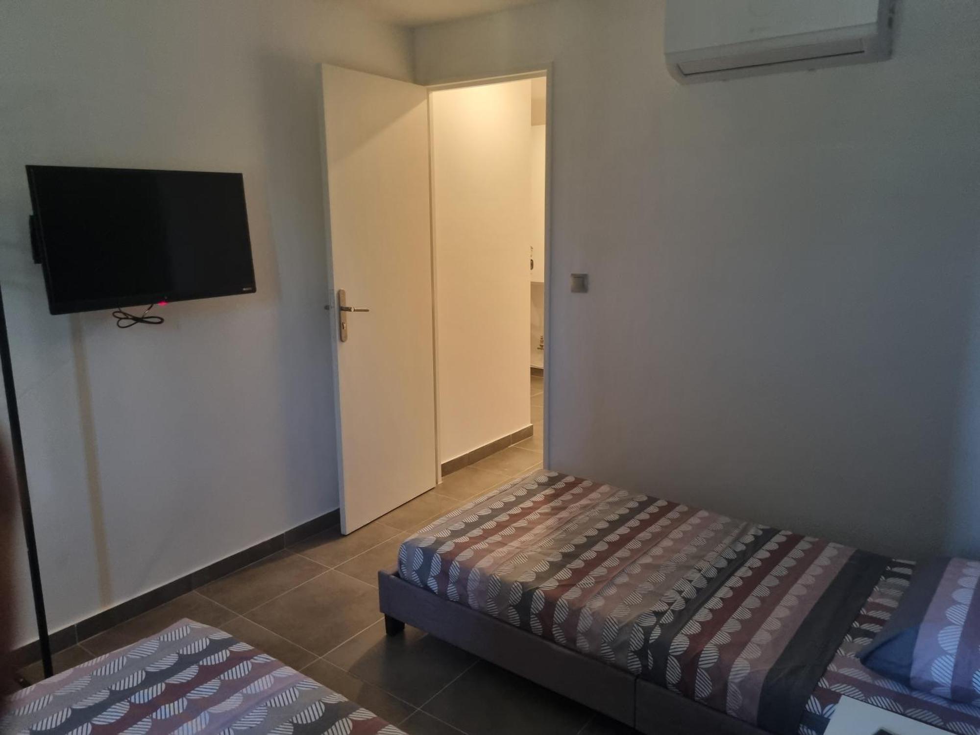 Chambre Privative Renove 2024, Climatisation, Tramway Sur Place , 12 Min Centre, 16 Min Plage, Apercu Lateral Mer, 2 Wc Avec 2 Salle De Bain, Private Room Renovated 2024, Air-Conditioned , Tram On Spot, 2 Toilets And 2 Bathrooms Nice Exteriör bild